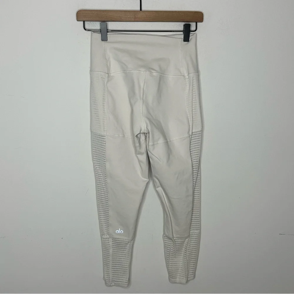 Alo Yoga Off The Grid Capri Color Bone Size Small - Picture 4 of 14